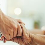 Kako prepoznati da starijoj osobi treba stalna nega